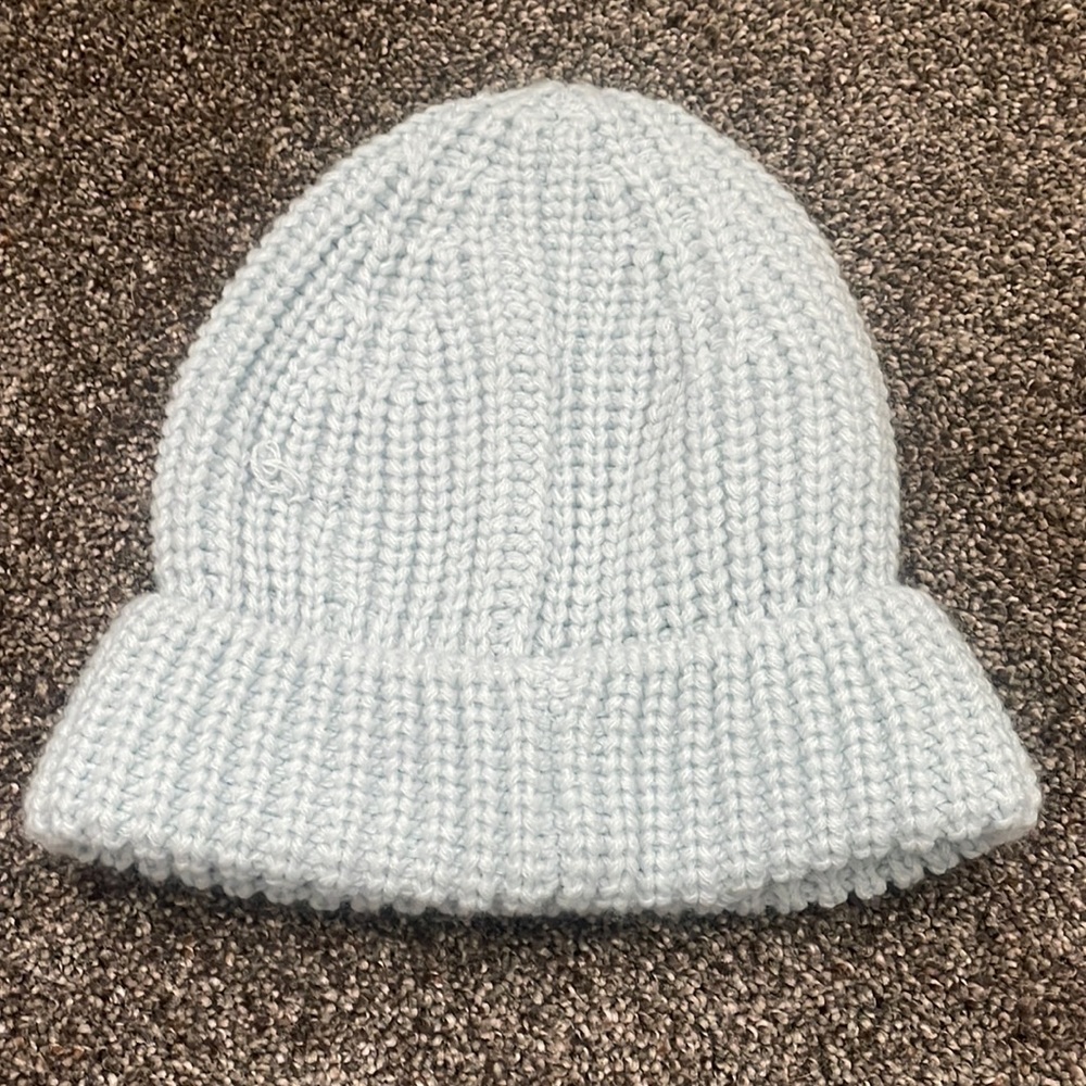 Knitted winter hat (light blue)